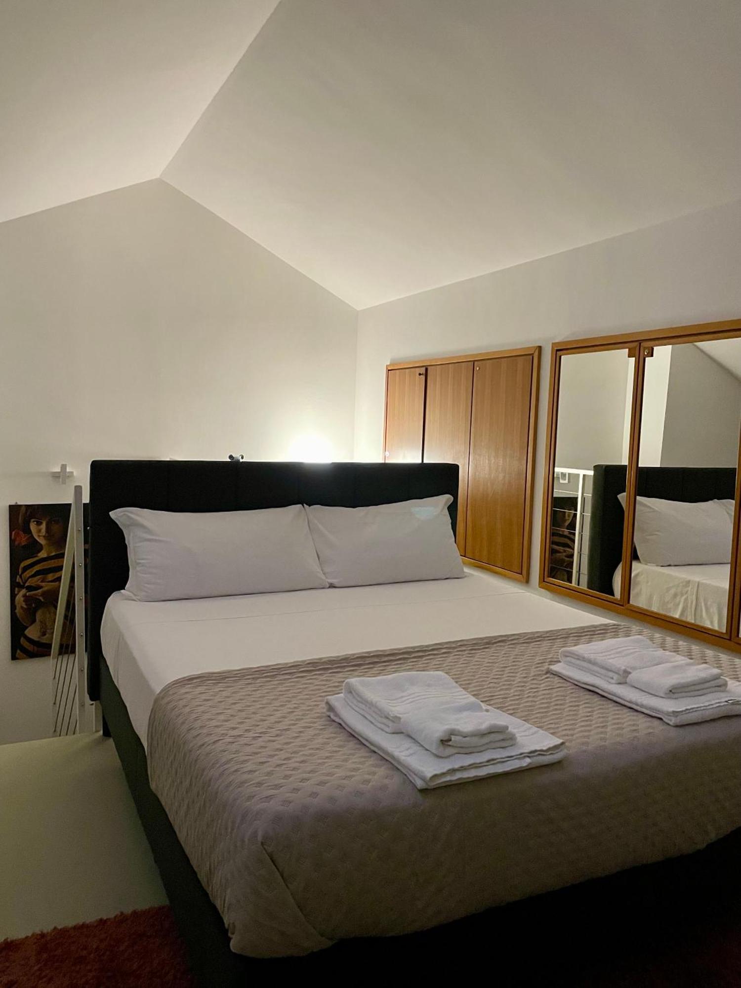 149 Borgo Ticino Suite Attico Di Lusso Con Terrazzo E Parking Privato Pavia Eksteriør billede
